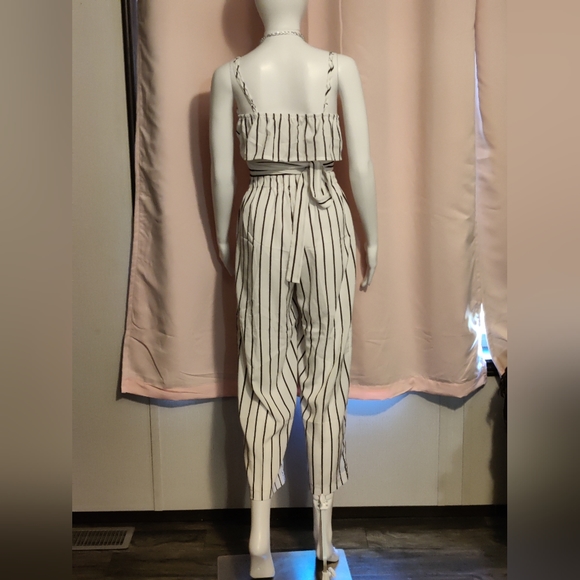***Two Piece Pin Striped Wide leg Set (S) - Picture 2 of 5